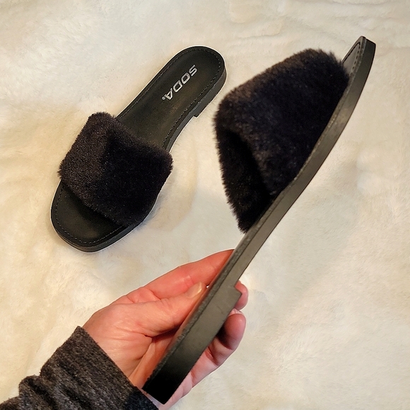 SODA ♡ Sweet-Cute 'n Sexy Black Faux Fur Flat Slip On Slippers 6 - Picture 14 of 17
